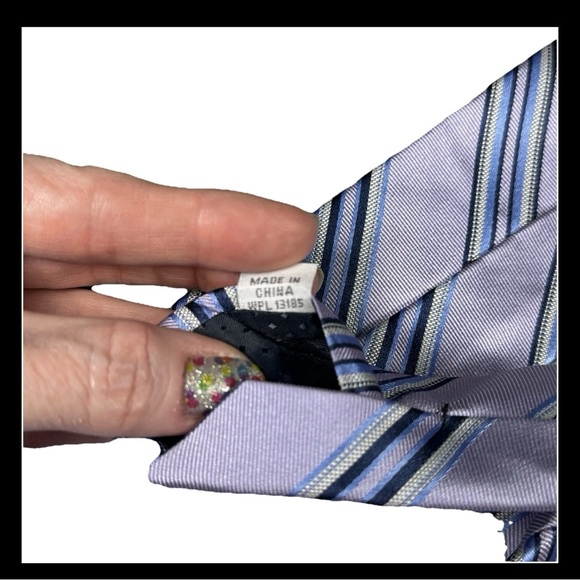 Bloomingdale's Men's Silk Neck Tie Lavender Blue Striped Designer NWT - Picture 5 of 5